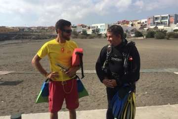 La limpieza de fondos marinos de La Garita 'rueda' con éxito (Foto TA)